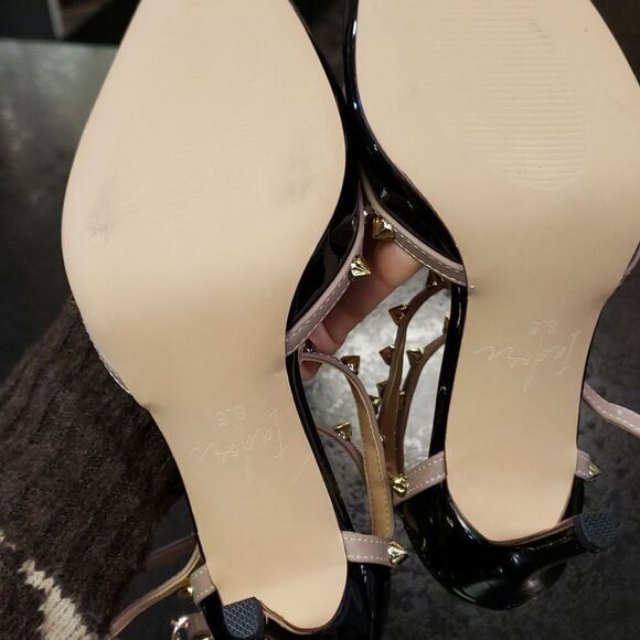 I adore heels  - Picture 5 of 6